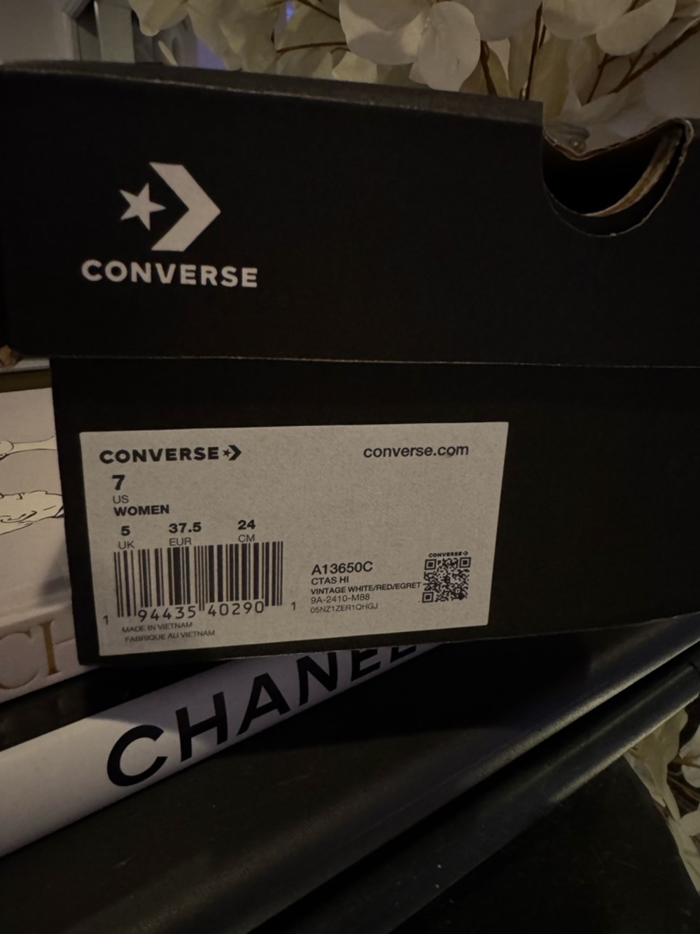 Women converse shoes - Picture 2 of 2